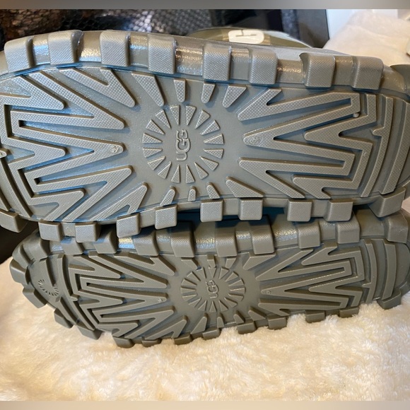 ✨NEW✨ UGG Women's Classic Brellah Rare Olive GREEN Mini Boot - Picture 6 of 7